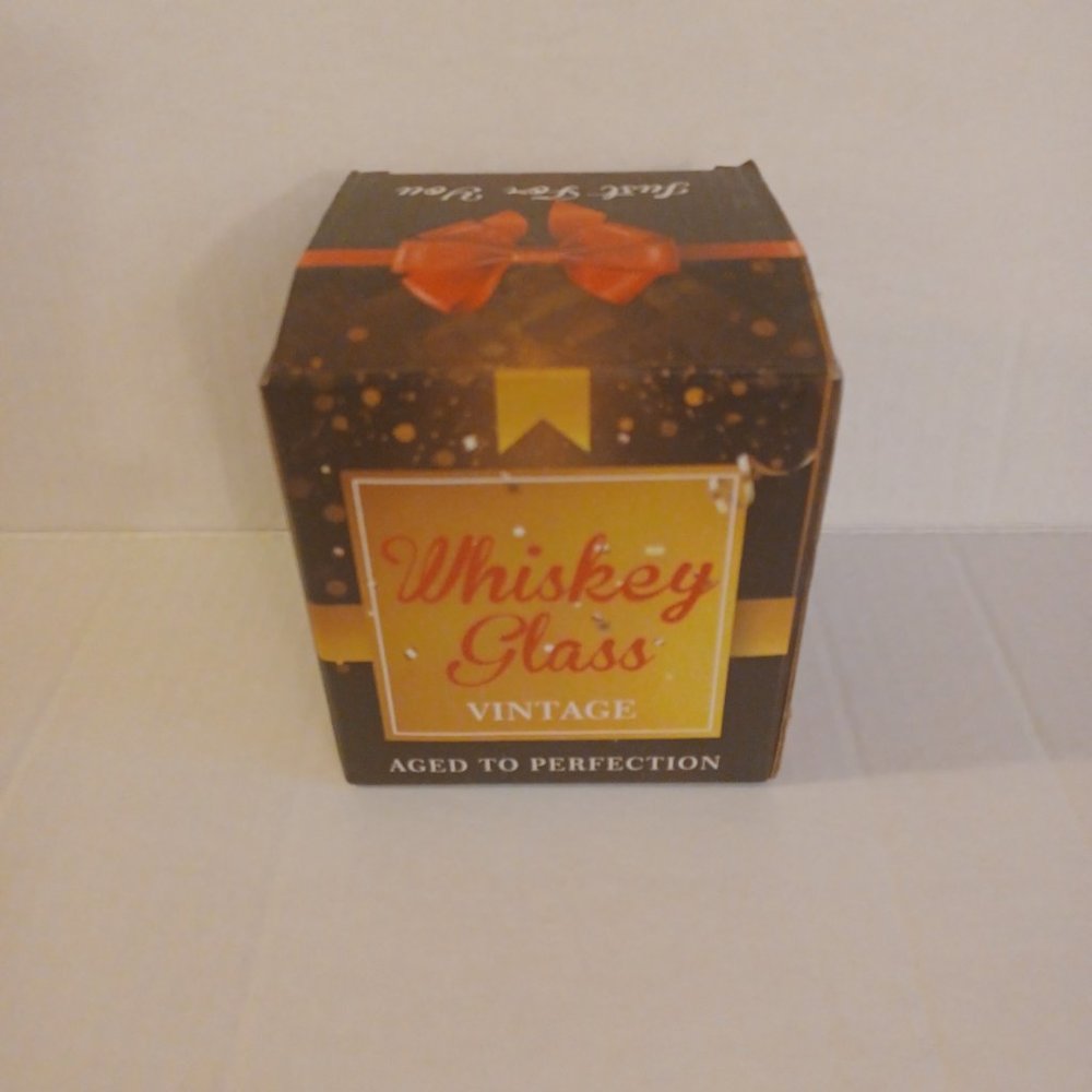 VINTAGE  WHISKEY GLASS (THE LEGEND HAS RETIRED) - Picture 4 of 11